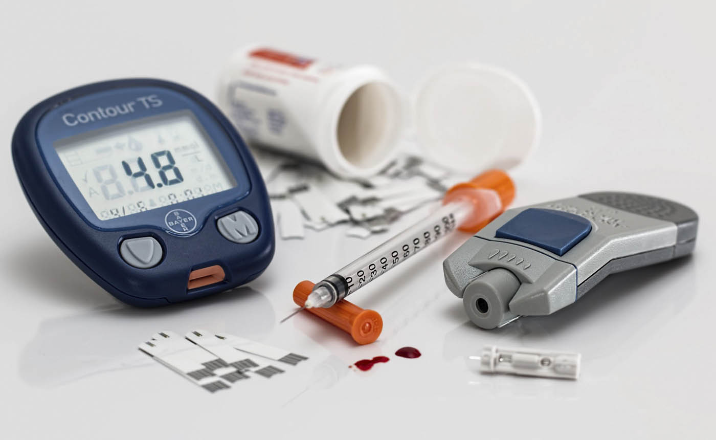 Electronic glucose meter and medical consumables for diabetics